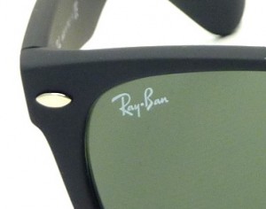 Autentični Ray-Ban logo u gornjem kutu stakla