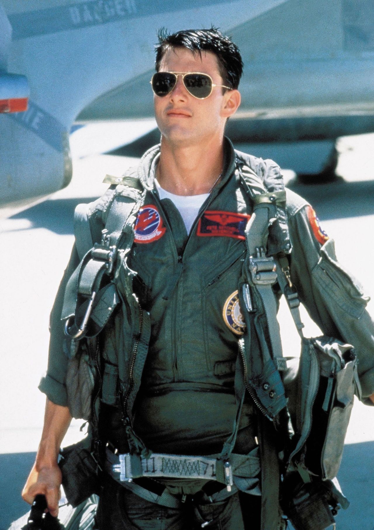 Tom Cruise wearing Ray-Ban Aviator in Top Gun